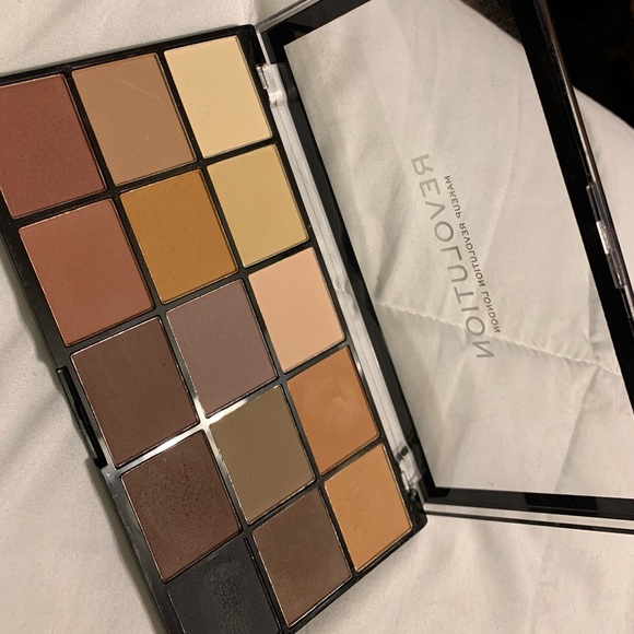 REVOLUTION makeup - Picture 2 of 2